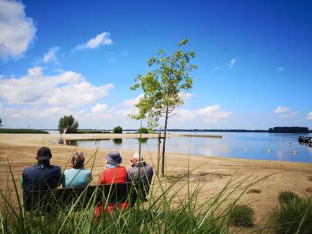 People on the beach at the Veluwemeer at holiday park EuroParcs Veluwemeer