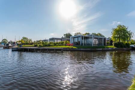 Holiday home right on the water of the Veluwemeer at the EuroParcs Veluwemeer holiday park