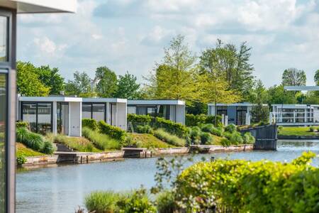 Holiday homes along the water at holiday park EuroParcs Veluwemeer
