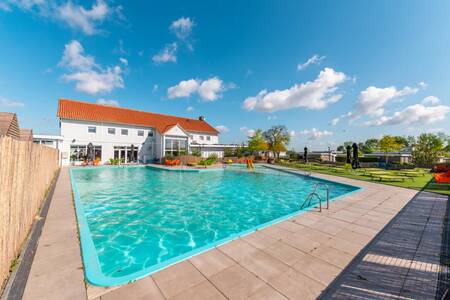 The outdoor pool of holiday park EuroParcs Veluwemeer