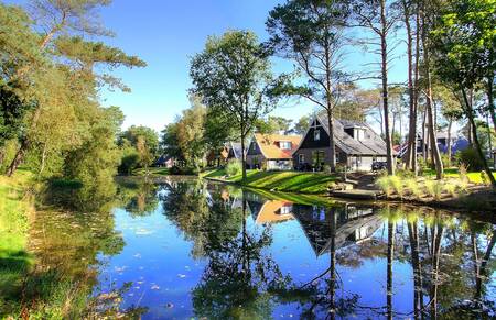 Detached holiday homes on the water at holiday park EuroParcs de Zanding