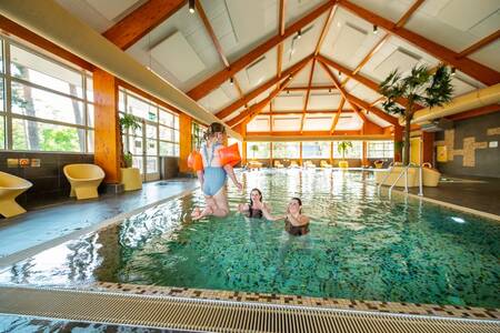 People in the indoor pool of holiday park EuroParcs de Zanding