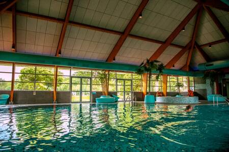 People swimming in the indoor pool of holiday park Europarcs Bad Hoophuizen