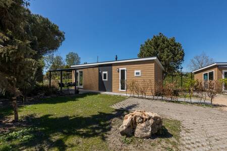 Detached chalets with a roof at the Fort den Haak holiday park