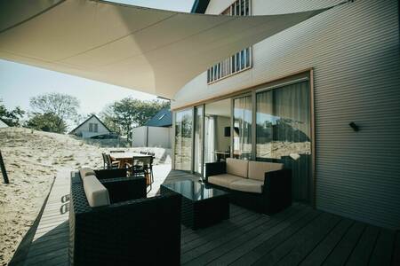 Shade cloth above a terrace at a holiday home at holiday park Ridderstee Ouddorp Duin