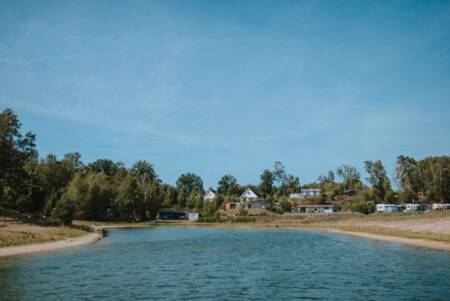 The recreational lake and the catering industry at Holiday Park Wilsumer Berge