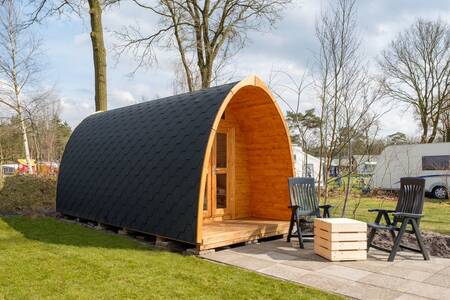 Trekkerspod hiker's hut at holiday park Kampeerdorp de Zandstuve