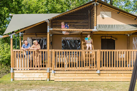 Family in a safari tent at the Kampeerdorp de Zandstuve holiday park