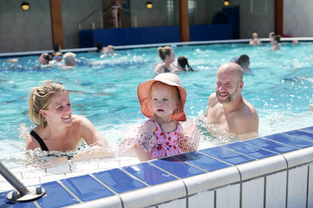 People swimming in the outdoor pool of the Krieghuusbelten holiday park