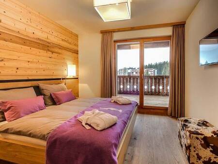 Bedroom of an apartment at Landal Alpine Lodge Lenzerheide