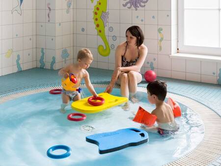 The paddling pool in the swimming pool of Landal Alpen Chalets Katschberg