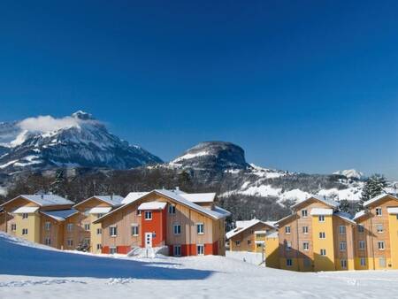 Winter photo of apartment buildings at Landal Alpen Resort Vierwaldstättersee