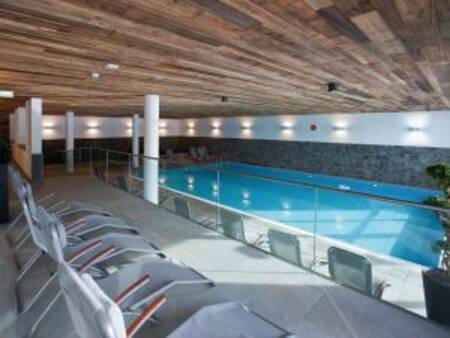 The indoor pool of Landal Alpen Chalet Matin