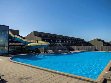 The outdoor pool with slide at Landal Strandappartementen Fyrklit