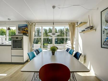 kitchen with dining table in a holiday home at Landal Beach Park Ebeltoft holiday park