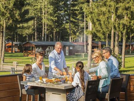 Family dines on the terrace of Grand Café Narvik at the Landal Mooi Zutendaal holiday park