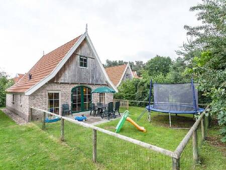 4-person children's bungalow - Boerenhoeve 4BK at holiday park Landal De Hellendoornse Berg