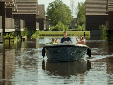 rental of electric boats at holiday park Landal De Reeuwijkse Plassen