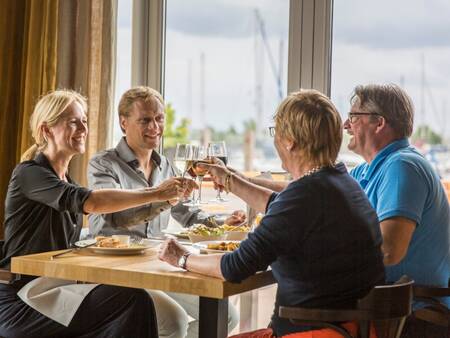 Enjoy lunch or dinner in the restaurant of Landal De Reeuwijkse Plassen