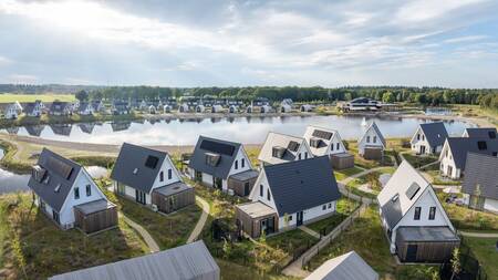 Aerial photo of holiday homes and the recreational lake of Landal De Strabrechtse Vennen