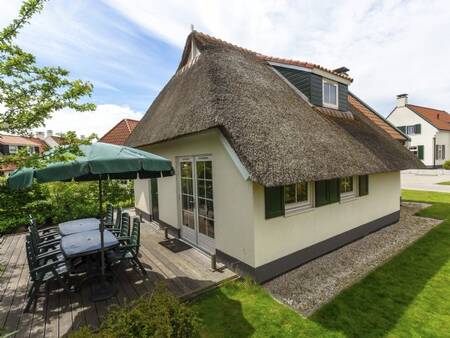 Detached holiday home with thatched roof at the Landal Domein de Schatberg holiday park