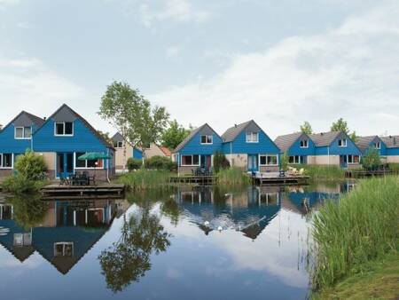 Holiday homes on the water with jetties at the Landal Domein de Schatberg holiday park