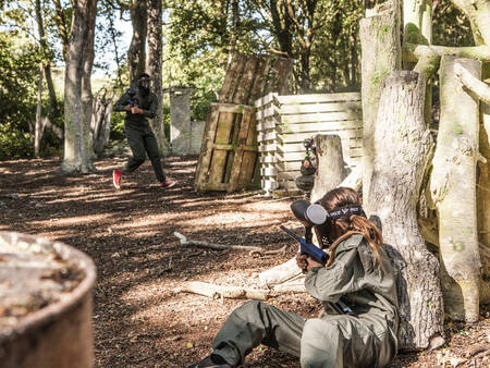 2 people play a game of paintball at the Landal Domein de Schatberg holiday park