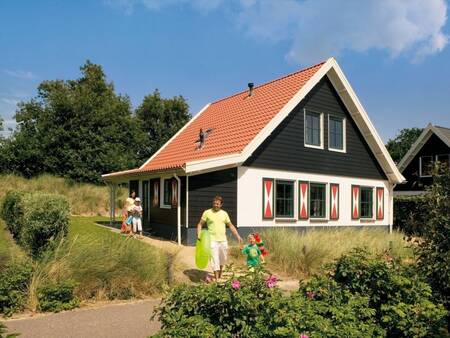 8-person bungalow 8E1 at holiday park Landal Duinpark 't Hof van Haamstede