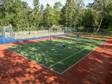 Play tennis on the tennis court of holiday park Landal Heideheuvel