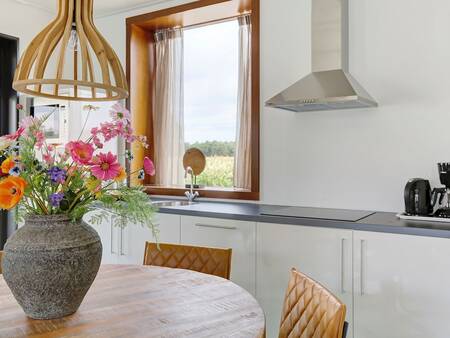 Dining table in the kitchen of a holiday home at Landal Vakantiepark Sallandse Heuvelrug
