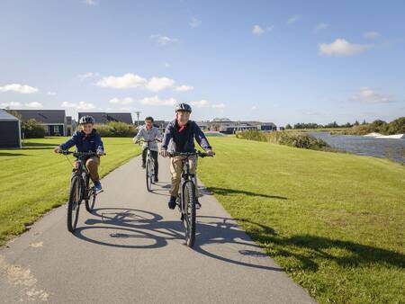 A family has rented bicycles on Landal Holiday park Rønbjerg