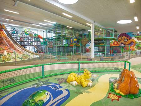 Overview of the large indoor playground of Landal Holiday park Rønbjerg