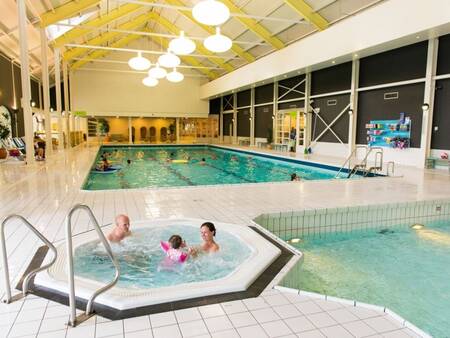 Hot tub and swimming pools in the indoor pool of holiday park Landal Hoog Vaals