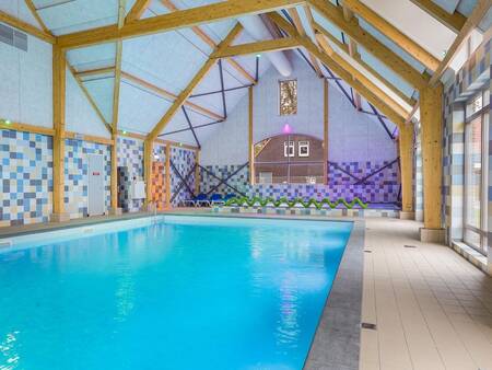 Indoor swimming pool of holiday park Landal Kaatsheuvel