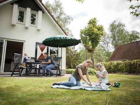 The holiday homes at the Landal Landgoed Aerwinkel holiday park have a large garden