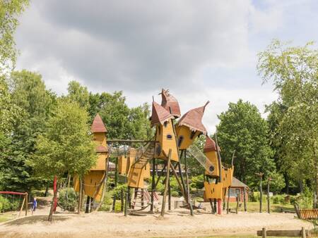 Children can enjoy themselves for hours at the Avonturenhof of holiday park Landal Miggelenberg