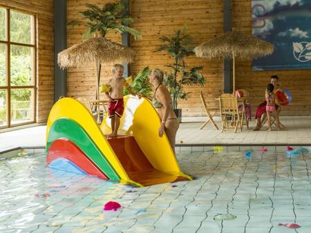 Child plays in the paddling pool of the swimming pool at Landal Mooi Zutendaal holiday park
