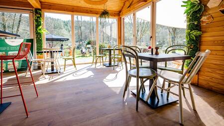 Bar with chairs at the Landal Nature Parc Saint Hubert holiday park
