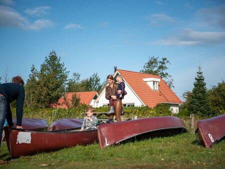 Rent a canoe and go canoeing at the Landal Natuurdorp Suyderoogh holiday park