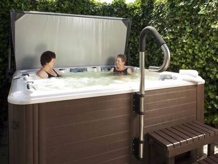 Holiday home with a "Hot tub" at holiday park Landal Natuurdorp Suyderoogh
