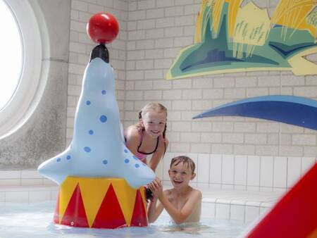 Paddling pool of the swimming pool of holiday park Landal Natuurdorp Suyderoogh