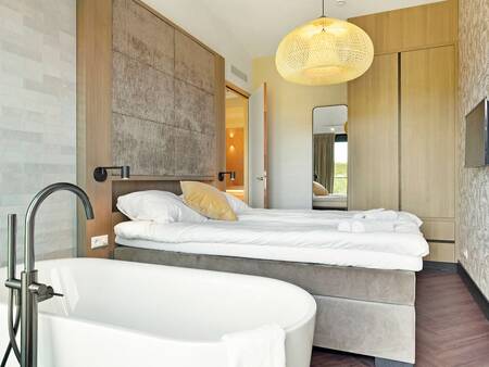 Bedroom with bath of an apartment at Landal Résidence Westduin