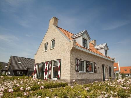Luxurious detached holiday home at Landal Strand Resort Nieuwvliet-Bad holiday park