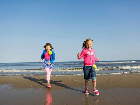 You can easily walk to the North Sea beach from Landal Strand Resort Ouddorp Duin