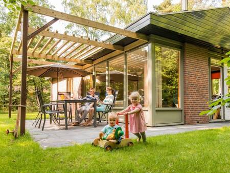 Terrace with pergola of a holiday home at Landal Twenhaarsveld holiday park