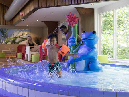 The paddling pool of the indoor pool of holiday park Landal Twenhaarsveld