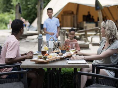 Enjoying a snack and drink on the terrace of holiday park Landal Twenhaarsveld