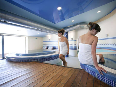 Women in the swimming pool at the Landal Waterpark Marina Lipno holiday park