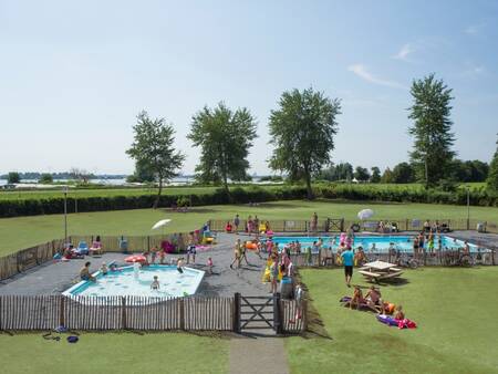 2 fenced outdoor pools at holiday park Landal Waterparc Veluwemeer