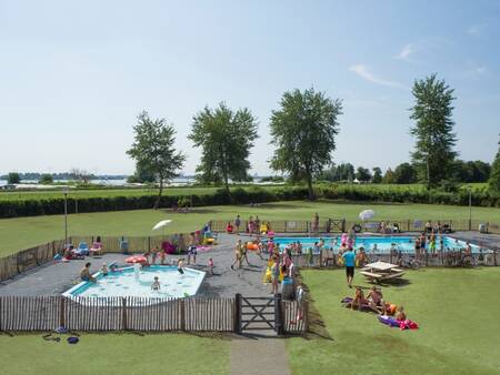 2 fenced outdoor pools at holiday park Landal Waterparc Veluwemeer